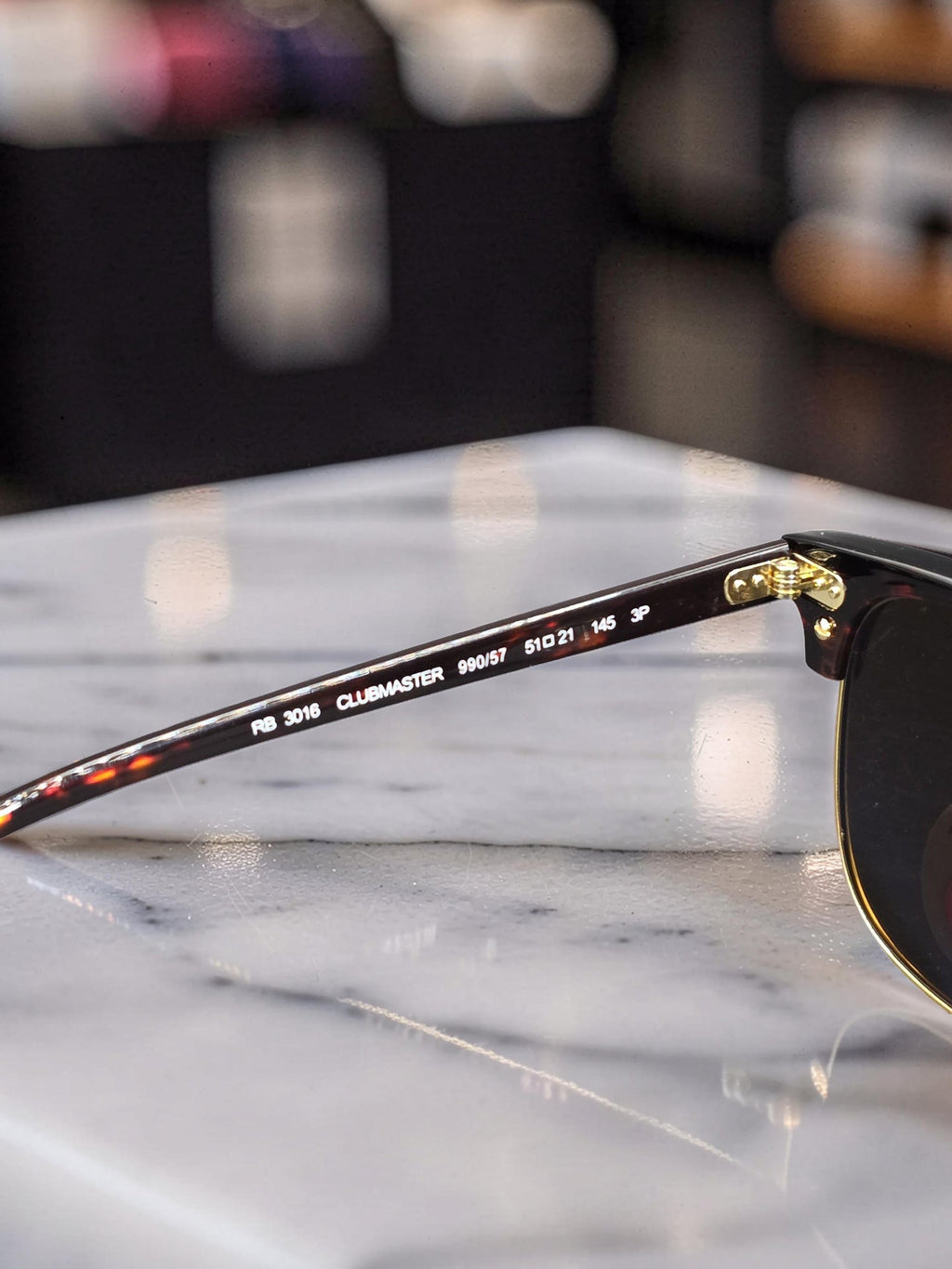 Occhiali da sole 3016 990/57: Eleganza Retro e Lenti Polarizzate