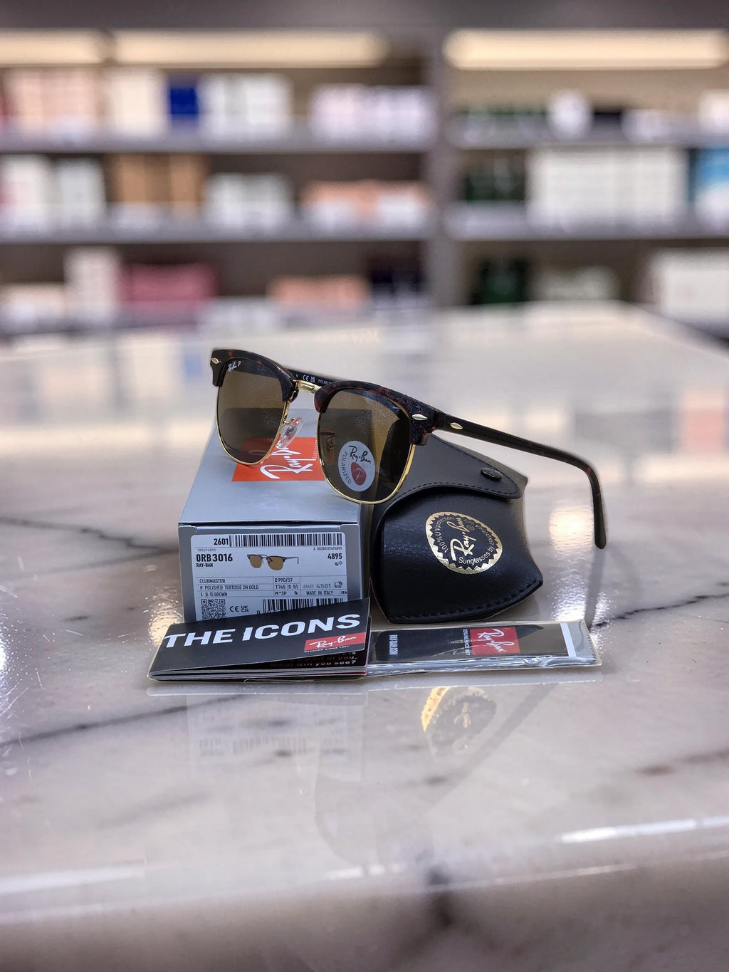 Occhiali da sole 3016 990/57: Eleganza Retro e Lenti Polarizzate