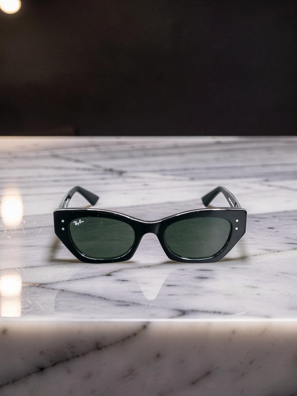 Occhiali da sole 4430 6677/71: Stile Urban e Fitting Ottimale in Nero e Verde