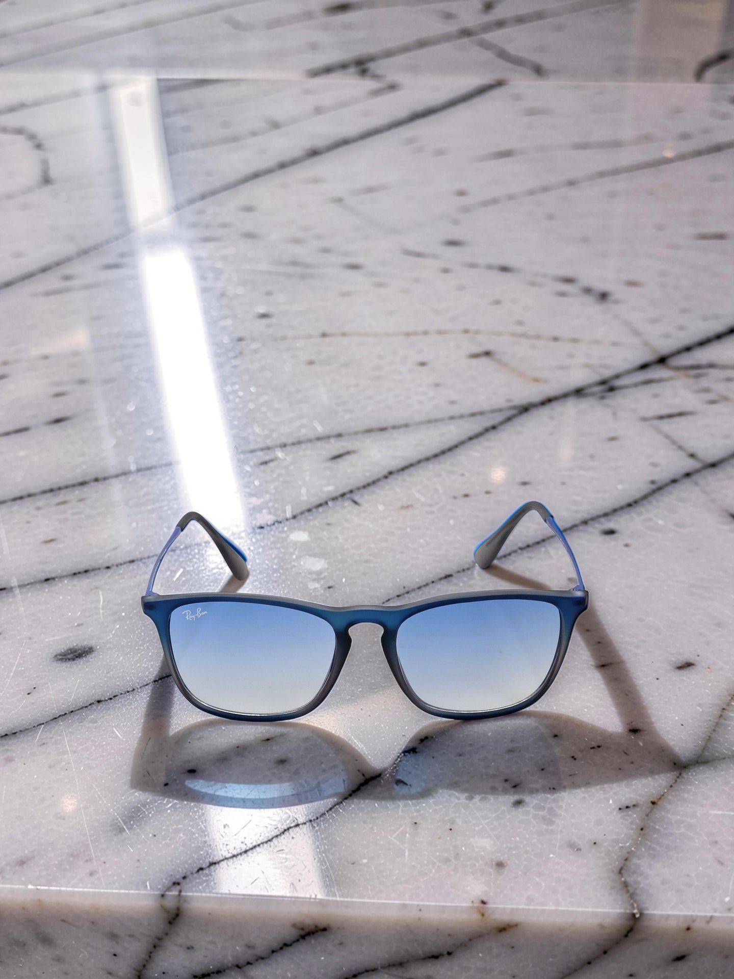 Occhiali da Sole 4187 6225/19 Nero Lucido con Lenti Blu Sfumate Taglia 54