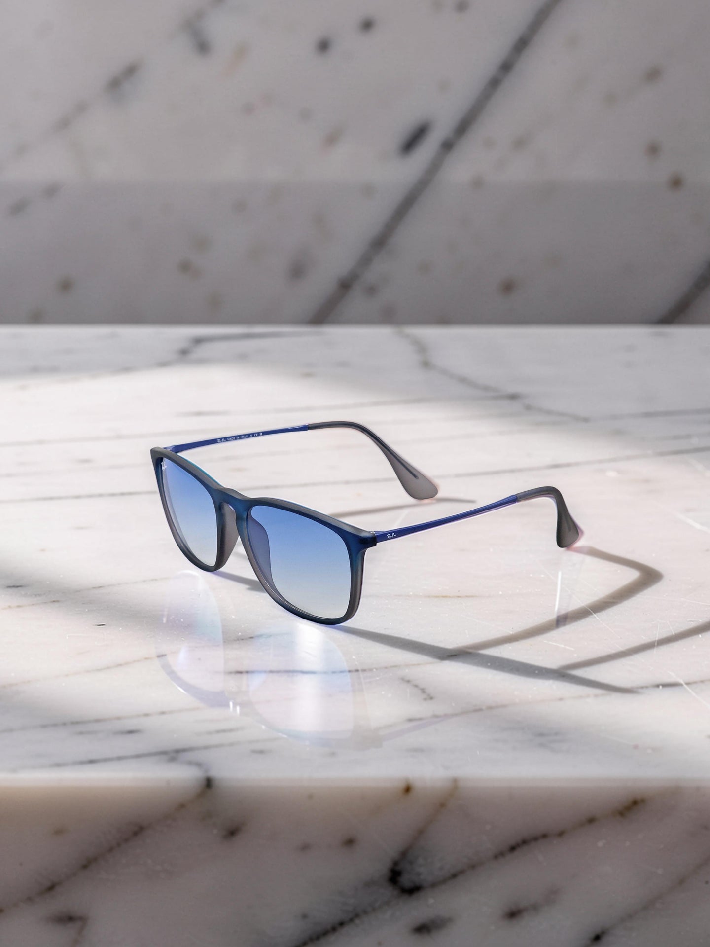 Occhiali da Sole 4187 6225/19 Nero Lucido con Lenti Blu Sfumate Taglia 54